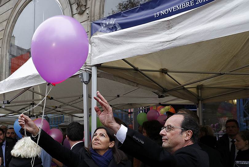 Мэр Парижа Анн Идальго и президент Франции Франсуа Олланд на траурных мероприятиях, посвященных годовщине террористических атак в Париже