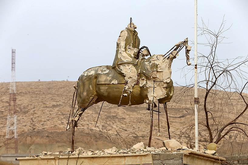 Башика. Разрушенная боевиками статуя