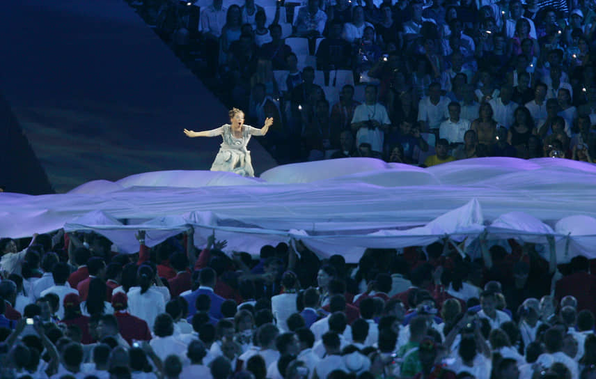 В августе 2004 года Бьорк исполнила песню «Oceania» с альбома «Medulla» на открытии летних Олимпийских игр в Афинах