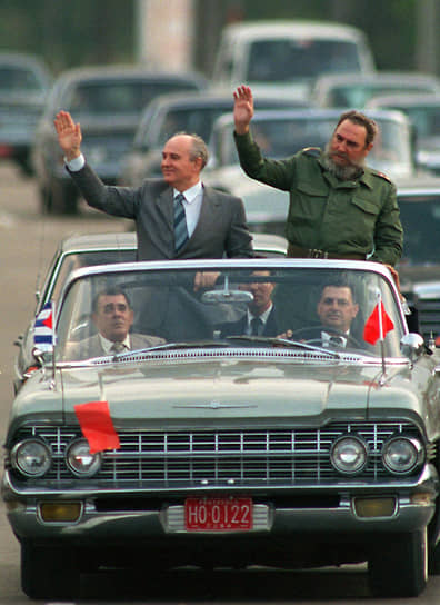 В 1988 году Фидель Кастро выразил несогласие с перестройкой в СССР, охарактеризовав ее как «противостоящую принципам социализма». После распада СССР в 1991 году сотрудничество России и Кубы пошло на спад, из-за чего на острове разыгрался острый экономический кризис
&lt;br>На фото: Фидель Кастро и президент СССР Михаил Горбачев 