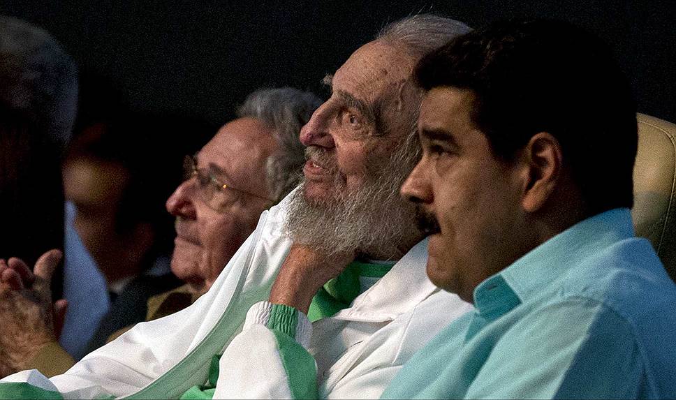 Слева направо: президент Кубы Рауль Кастро, бывший глава Кубы Фидель Кастро и президент Венесуэлы Николас Мадуро, 2016 год
