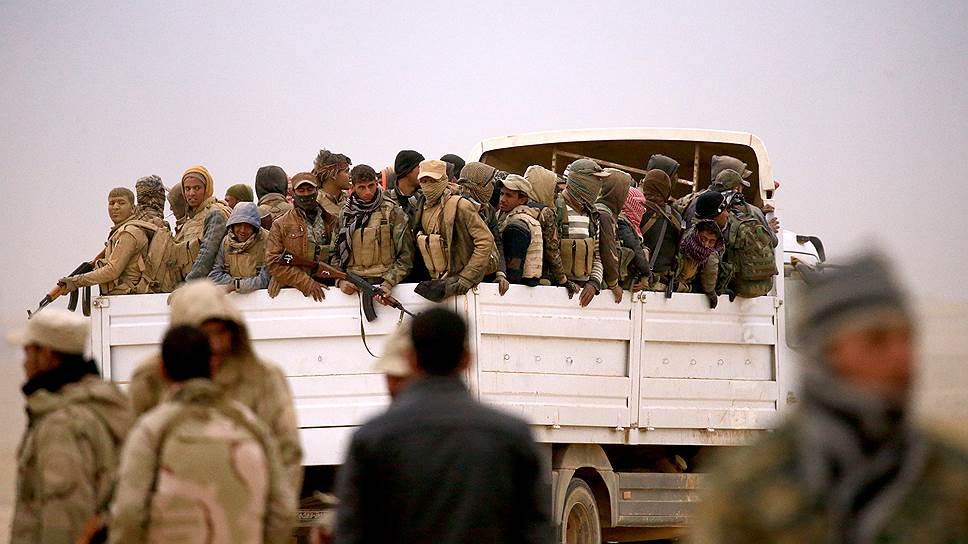 Ирак. Суннитская военная группировка и народные ополченцы во время операции против боевиков «Исламского государства»