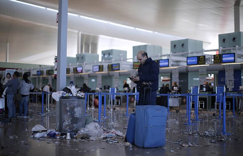 Барселона, Испания. Четвертый день забастовки уборщиков в аэропорту Эль-Прат
