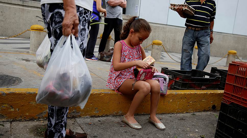 Как инфляция в Венесуэле приняла чудовищные размеры