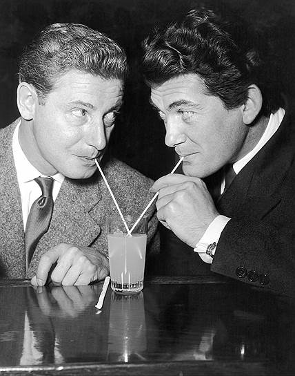Вместе с немецким актером Дитером Борше (на фото слева) Жан Маре снялся в фильме Ива Чампи «Целитель» (1953)