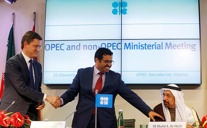 Слева направо: глава Минэнерго РФ Александр Новак, президент ОПЕК и министр нефти Катара Мухаммед Салех ас-Сада и министр энергетики Саудовской Аравии Халид аль-Фалих 
