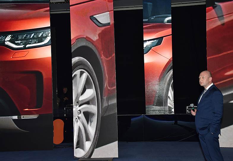 Генеральный директор Jaguar Land Rover Россия, Армения, Беларусь, Казахстан Вячеслав Кузяков во время приема, посвященного новому Land Rover Discovery, в конгресс-холле гостиницы Radisson Royal Hotel