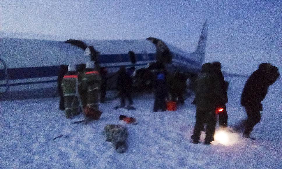 Корпус Ил-18 не выдержал аварийной посадки, но защитил находившихся в нем людей