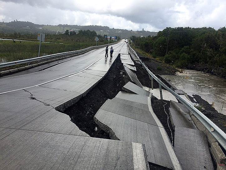 Остров Чилоэ, Чили. Дорога, разрушенная землетрясением