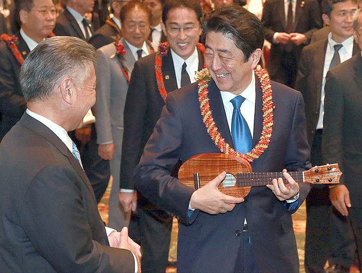 Японскую делегацию во главе с премьером Синдзо Абэ на Гавайях встретили радушно