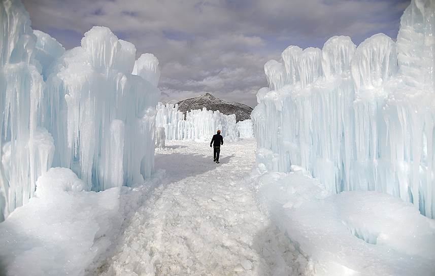 Юта, США. Ледяные замки-лабиринты из сосулек