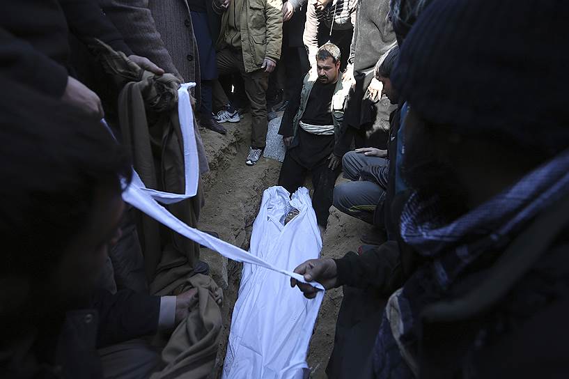 Кабул, Афганистан. Похороны жертв двух взрывов 
