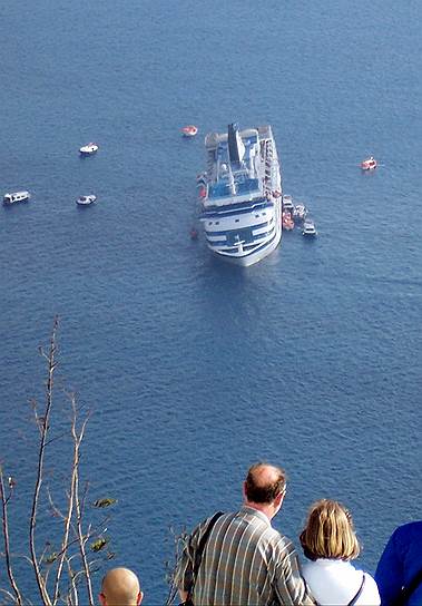 5 апреля 2007 года в районе острова Санторини (Греция) столкнулся с рифом, получил пробоину и затонул греческий лайнер Sea Diamond регистровым тоннажем около 22 тыс. тонн. На борту находились 1195 пассажиров. Большинство удалось спасти, но два французских туриста пропали без вести