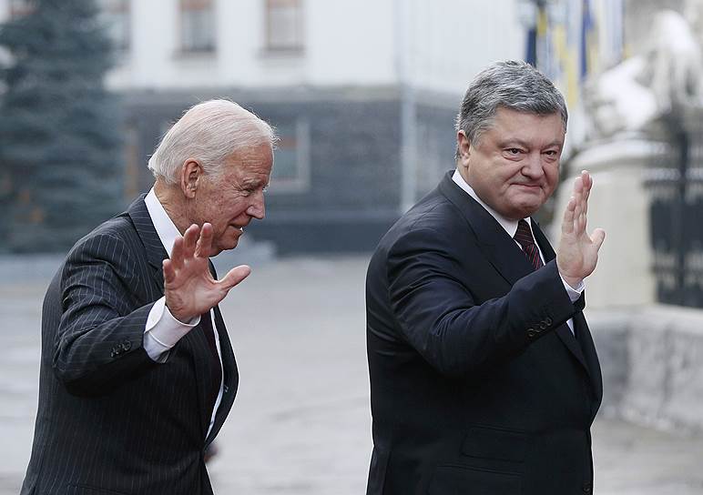Вице-президент США Джозеф Байден (слева) и президент Украины Петр Порошенко