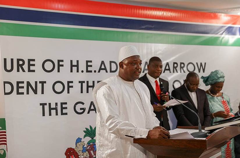 Адаме Барроу пришлось на время бежать в соседний Сенегал, где он и принял президентскую присягу в гамбийском посольстве