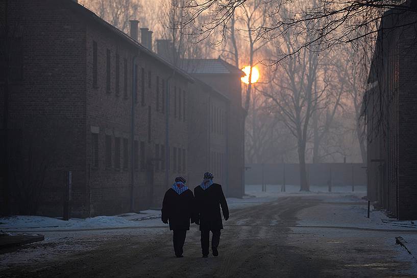 Освенцим, Польша. Бывшие заключенные концлагеря посещают музей в день памяти жертв Холокоста