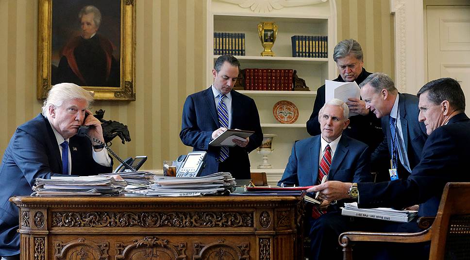 Для разговора с Владимиром Путиным Дональд Трамп собрал в Овальном кабинете ключевых членов своей команды