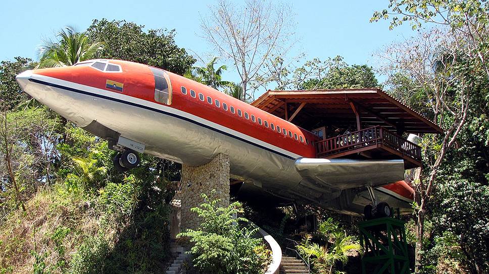 В Коста-Рике расположен отель Costa Verde, выполненный из списанного в утиль Boeing-727. Гостиница-самолет включает в себя две спальни с кондиционером, телевизором, мини-кухню, ванную комнату, террасу с видом на океан и отдельный выход к скалам. Самый дешевый номер не в горячий сезон обойдется в $360 (плюс налог в 13%)