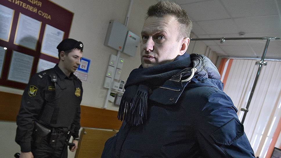 Почему Алексею Навальному запрещали покидать Киров