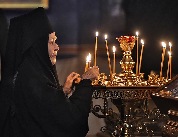 Во время богослужения в Новоспасском монастыре песнопения исполнял Хор имени Александрова