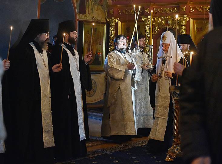 Патриарх Московский и всея Руси Кирилл во время богослужения