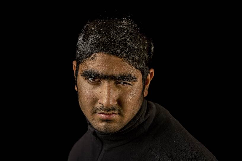 Фейзал Ахмад был ранен в левый глаз во время рейда военных в его деревне