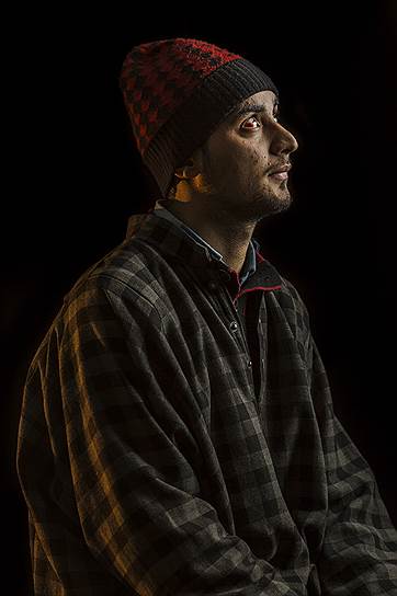 Джавед Ах-Дар был ранен в оба глаза во время рейда военных в его родной деревне в Кашмире