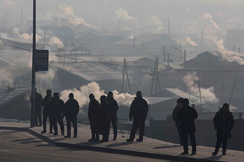 «Из-за загрязнения воздуха мои дети болеют каждую неделю и не могут ходить в детский сад»,— рассказал агентству Reuters один из местных жителей. При этом в Монголии нет механизма объявления чрезвычайных ситуаций в связи с критической долей загрязняющих частиц в воздухе