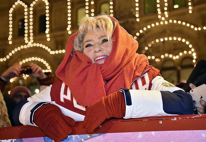 Тренер по фигурному катанию Татьяна Тарасова во время празднования ее 70-летнего юбилея на ГУМ-Катке на Красной площади