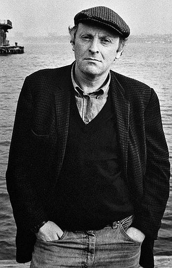 13 января 1964 года поэта Иосифа Бродского арестовали по обвинению в тунеядстве. Ровно через два месяца он был приговорен к максимально возможному наказанию по указу о тунеядцах — пяти годам принудительного труда с отбыванием в Кокошском районе Архангельской области. В сентябре 1965 года под давлением общественности Бродскому засчитали срок отбытым, и он вернулся в Ленинград