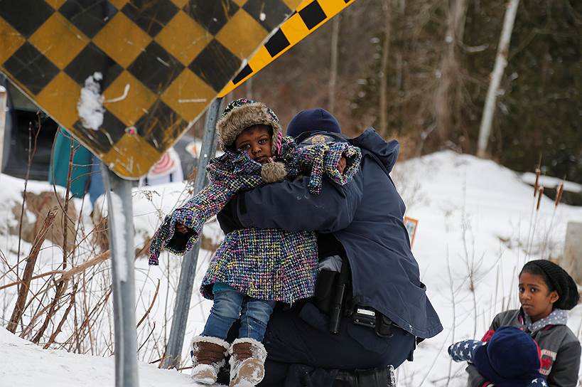 Растущий поток беженцев заставил властей Торонто, Гамильтона, Лондона в провинции Онтарио и Монреаля объявить, что в этих «городах-убежищах» нелегалы не будут преследоваться за нарушение миграционного законодательства