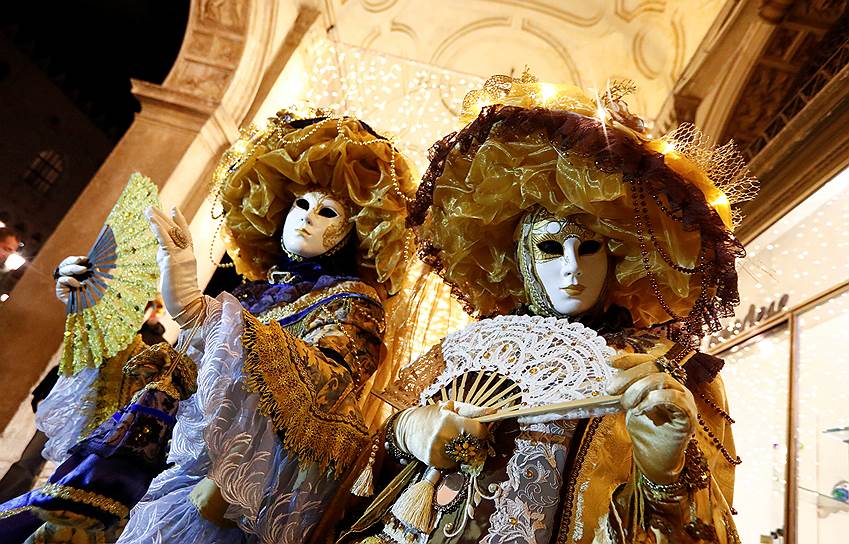 Венеция, Италия. Участники традиционого маскарада 