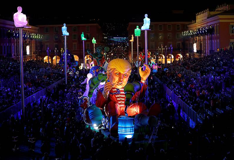 Ницца, Франция. Повозка с фигурой президента США Дональда Трампа на 133 городском карнавале 