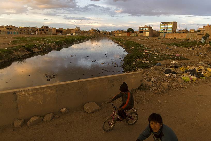 В начале 2017 году новый президент Перу Педро Пабло Кучински заявил, что построит на побережье озера десять очистных сооружений. На эти цели потребуется, по его оценкам, $437 млн