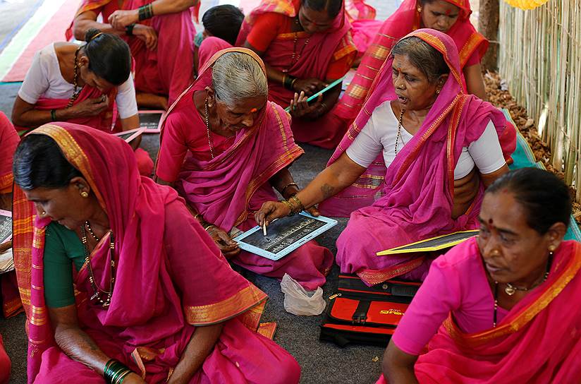 35% женщин в Индии остаются неграмотными, при этом необразованных мужчин осталось 18%
