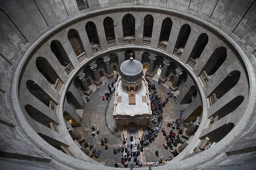 Иерусалим, Израиль. Очередь к открывшейся после реставрации часовне в храме Гроба Господня