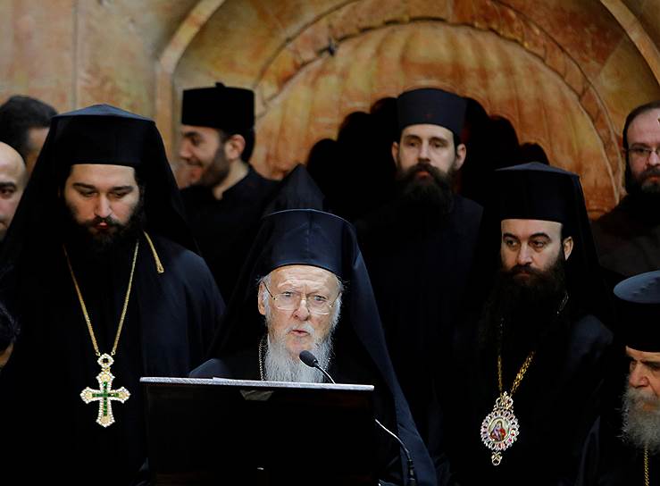 Патриарх Константинопольский Варфоломей I (в центре) на открытии Кувуклии 