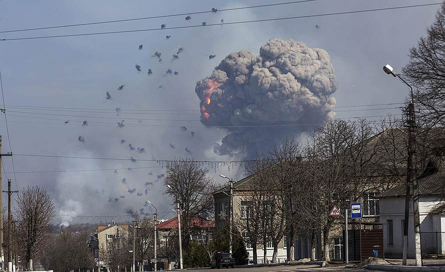 Харьков, Украина. Взрыв на крупнейшем складе ракетно-артиллерийского вооружения 