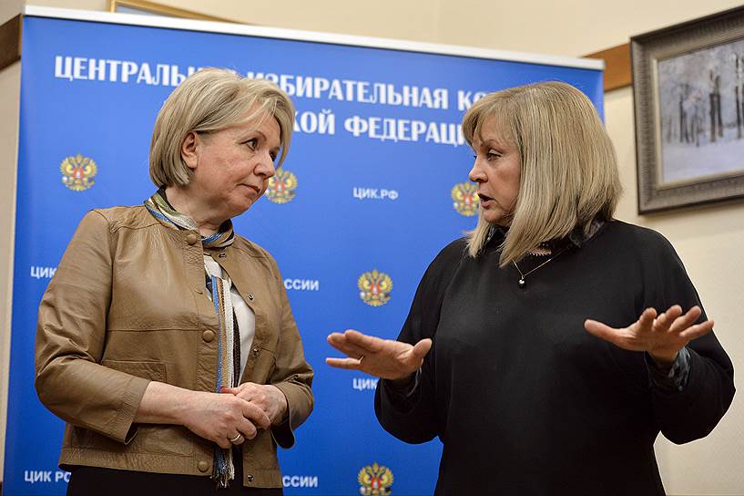 Председатель ЦИК РФ РФ Элла Памфилова (справа) и председатель партии «Яблоко» Эмилия Слабунова