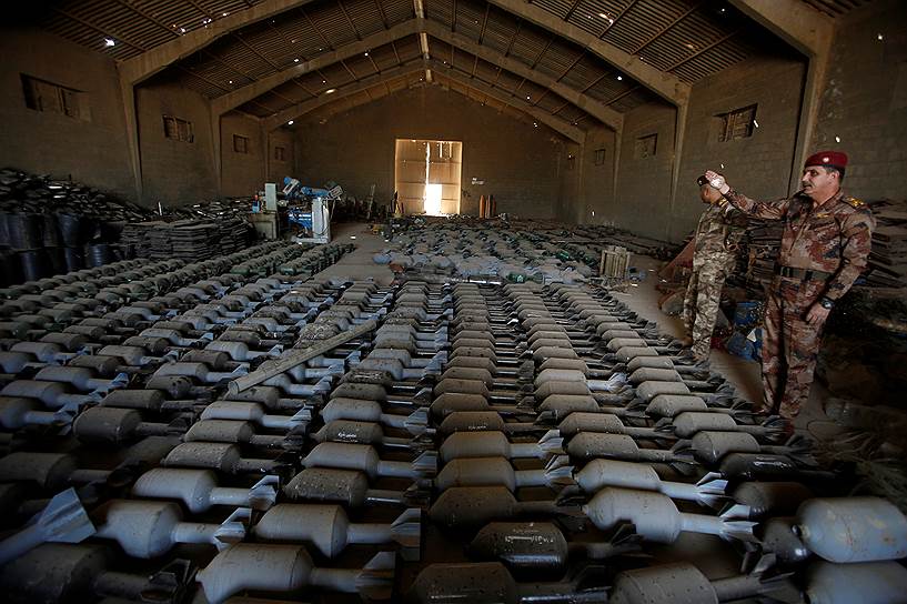 Склад оружия и боеприпасов ИГ, захваченных иракскими войсками