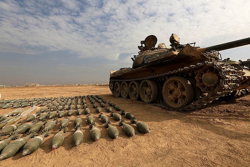 Танк и боеприпасы, принадлежавшие боевикам ИГ