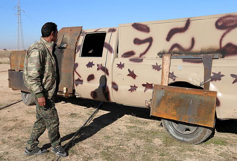 Самодельный броневик, сделанный боевиками из гражданского автомобиля