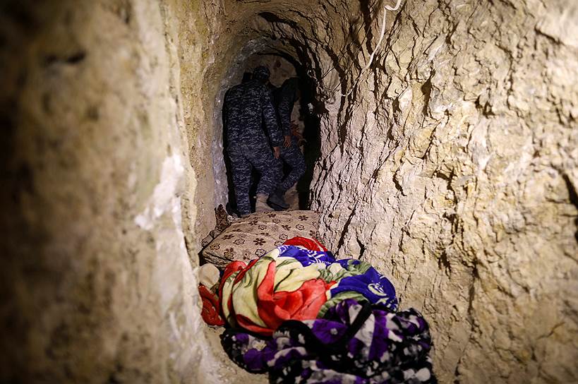 Военные исследуют туннель, обнаруженный недалеко от Мосула