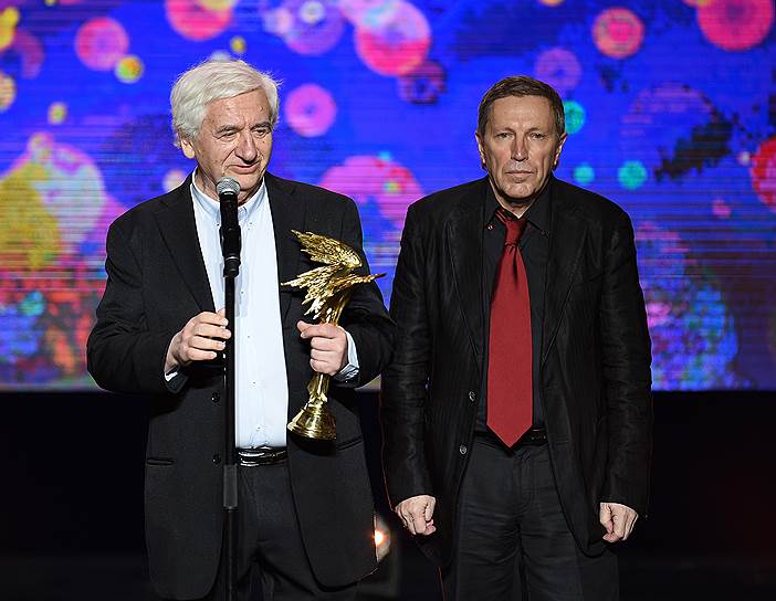Кинокритик, обозреватель &quot;Ъ&quot; Андрей Плахов (справа), ставший лауреатом в номинации &quot;За вклад в кинематографические науки, критику и образование&quot;