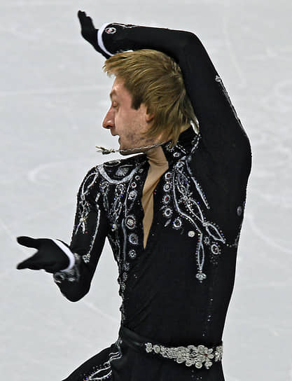 В 2009-м, после трехлетней паузы в карьере, Евгений Плющенко вернулся в большой спорт. В 2010 году он стал серебряным призером Олимпийских игр в Ванкувере 
