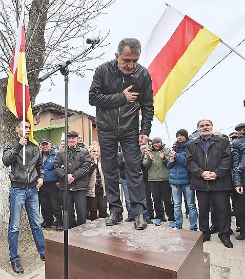 Для избрания на пост президента Южной Осетии Анатолию Бибилову второй тур выборов не понадобился