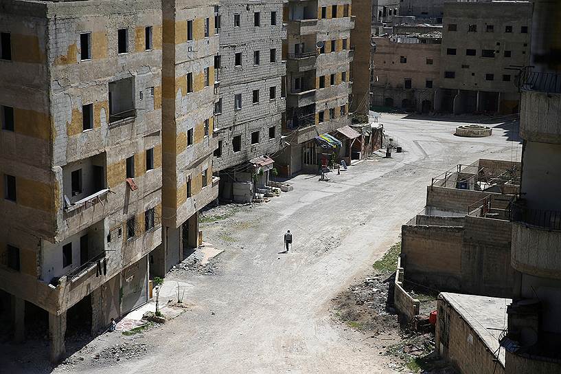 Гута, Сирия. Мужчина на улице города