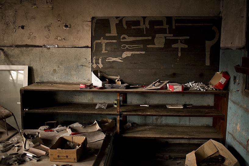Заброшенная мастерская на закрытом заводе в Эанже