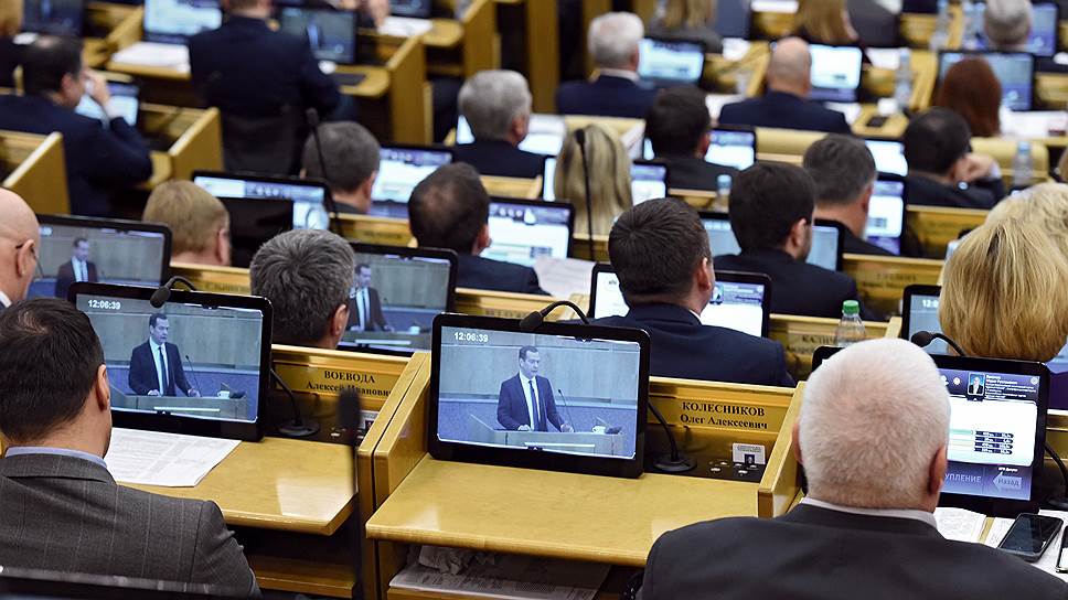 Девальвация не повод для массовой помощи заемщикам, считает Дмитрий Медведев
