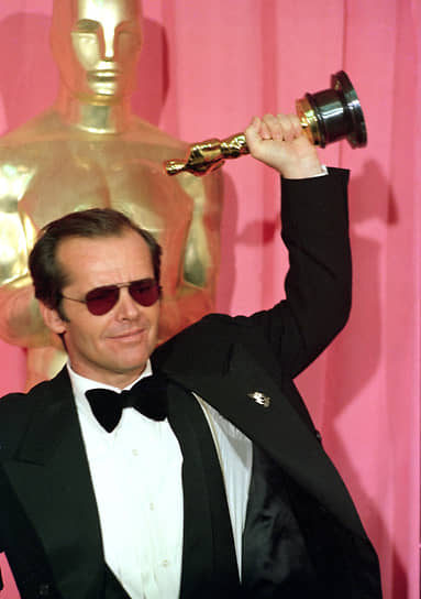 Свой первый «Оскар» за лучшую мужскую роль Джек Николсон завоевал, сыграв бунтаря Патрика Макмерфи в экранизации романа Кена Кизи «Пролетая над гнездом кукушки» (1975)
